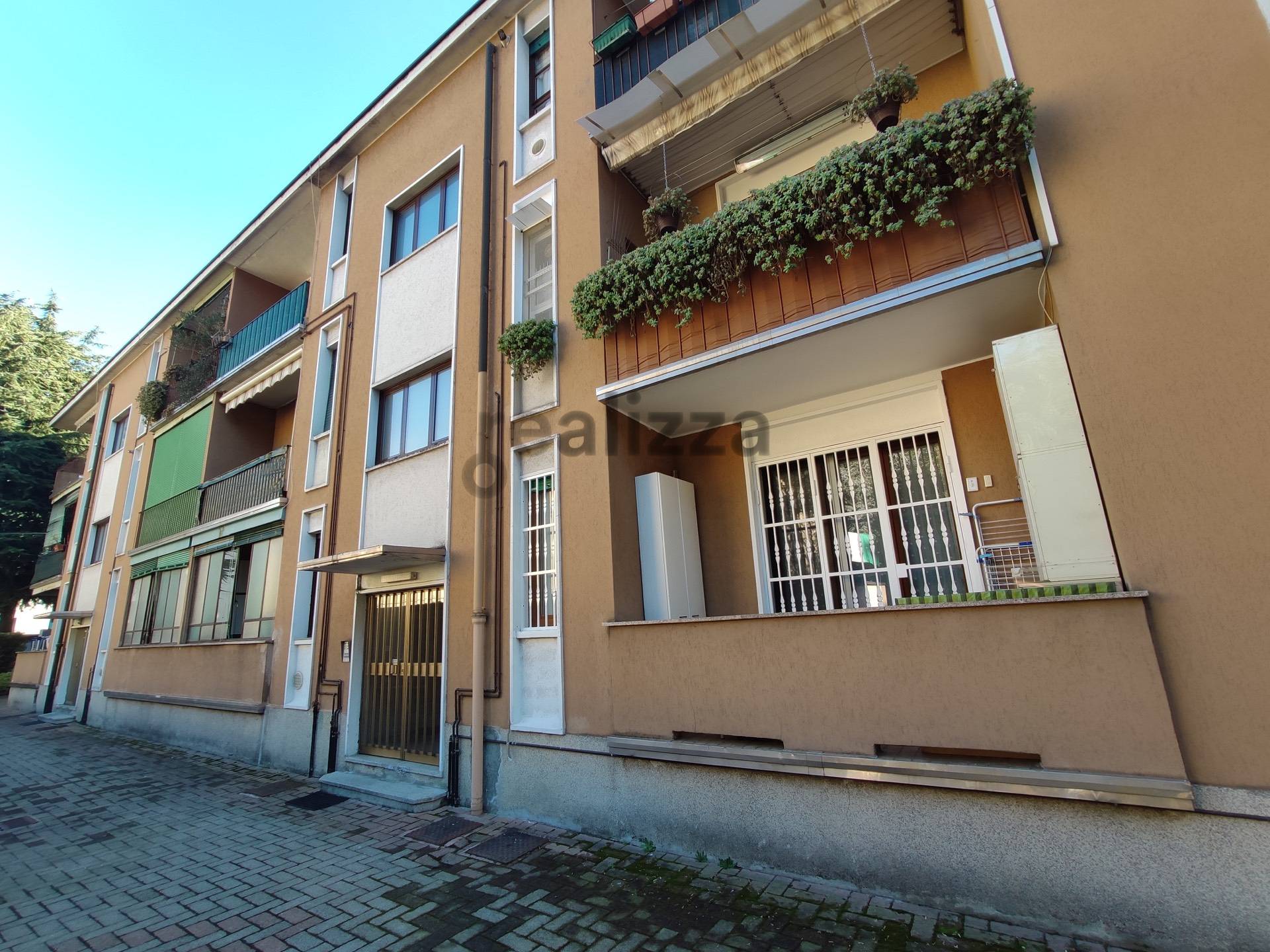  meda vendita quart:  realizza-srl-in-hgroup-spa-lombardia,-liguria,-piemonte