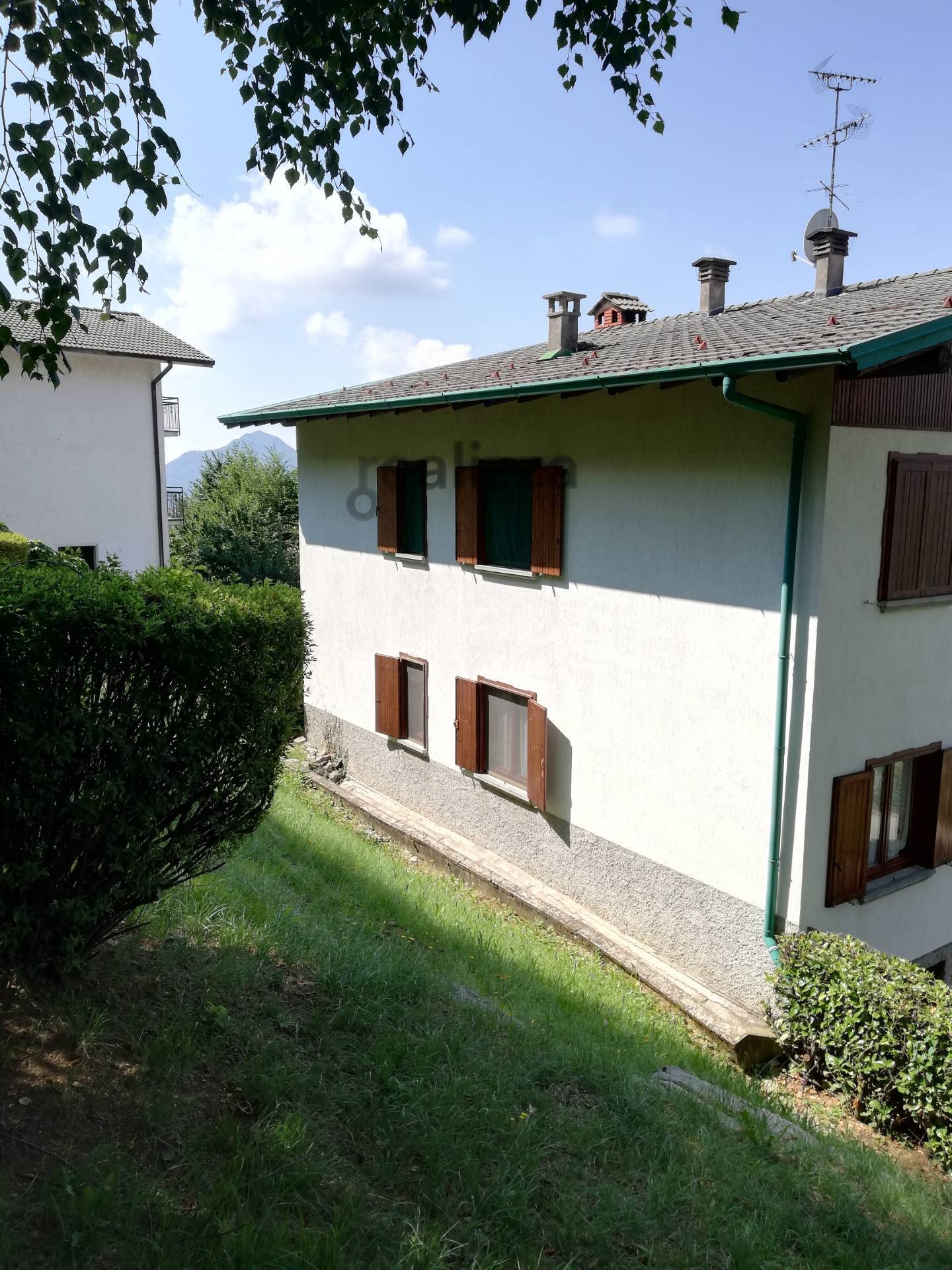  costa-serina vendita quart:  realizza-srl-in-hgroup-spa-lombardia,-liguria,-piemonte