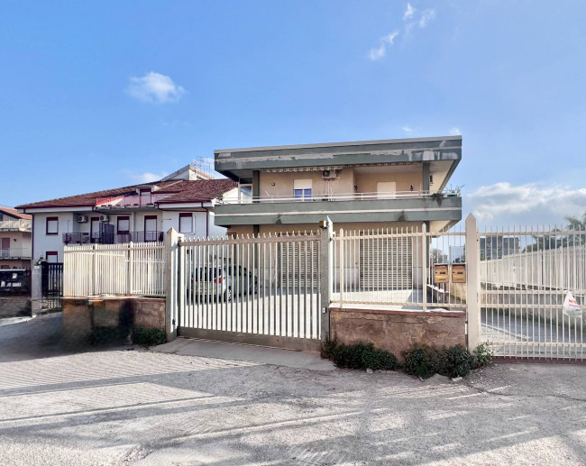 Lastrico solare in Vendita a Palermo