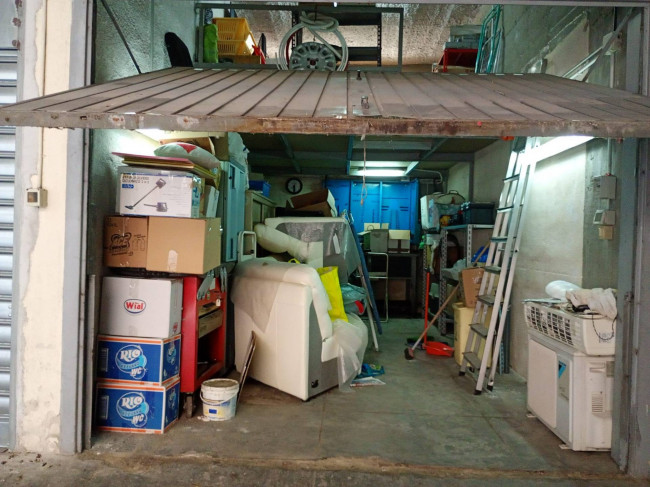 Box o garage in Vendita a Palermo