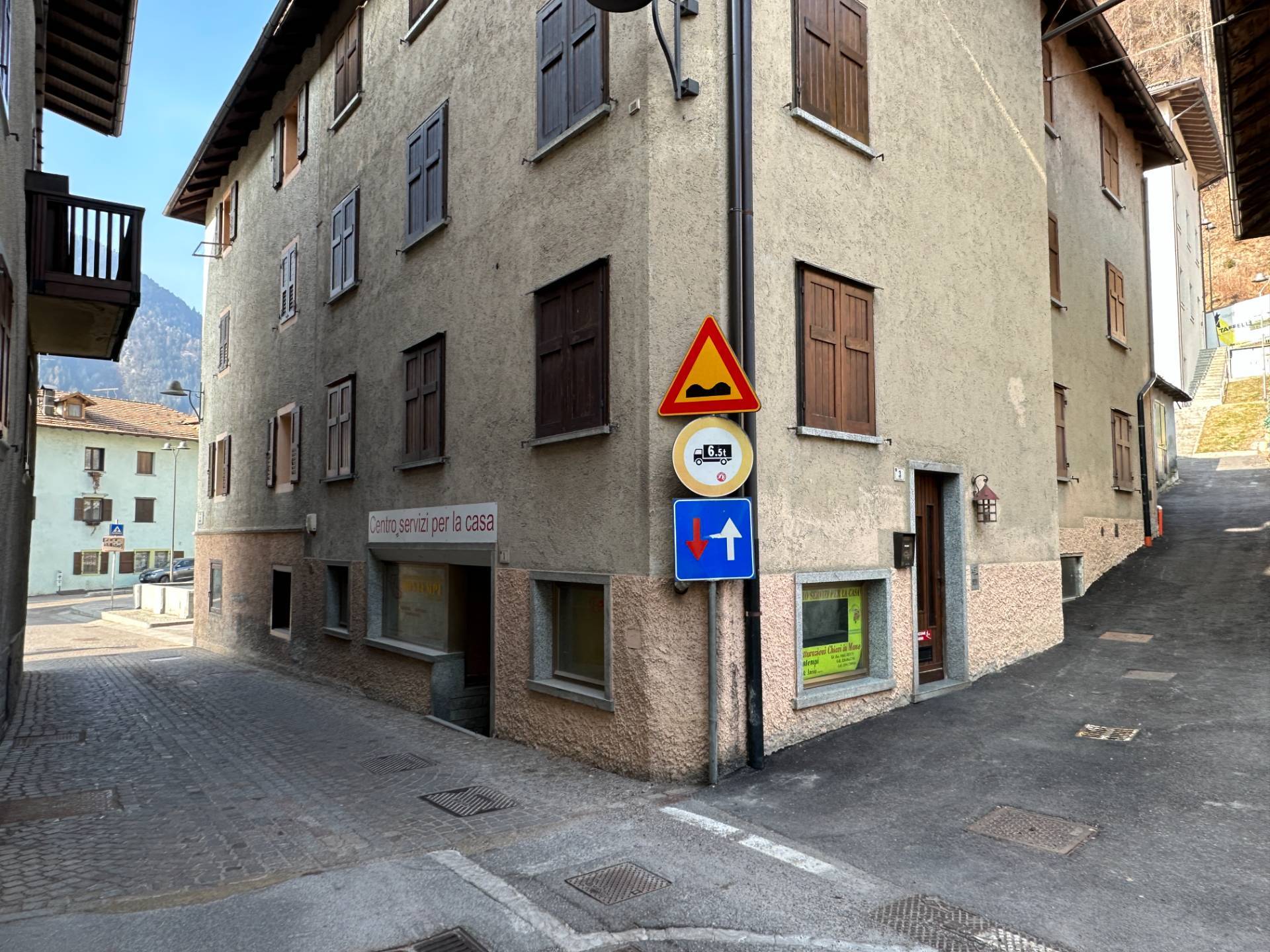 Foto ufficio in vendita a Carisolo (Trento)