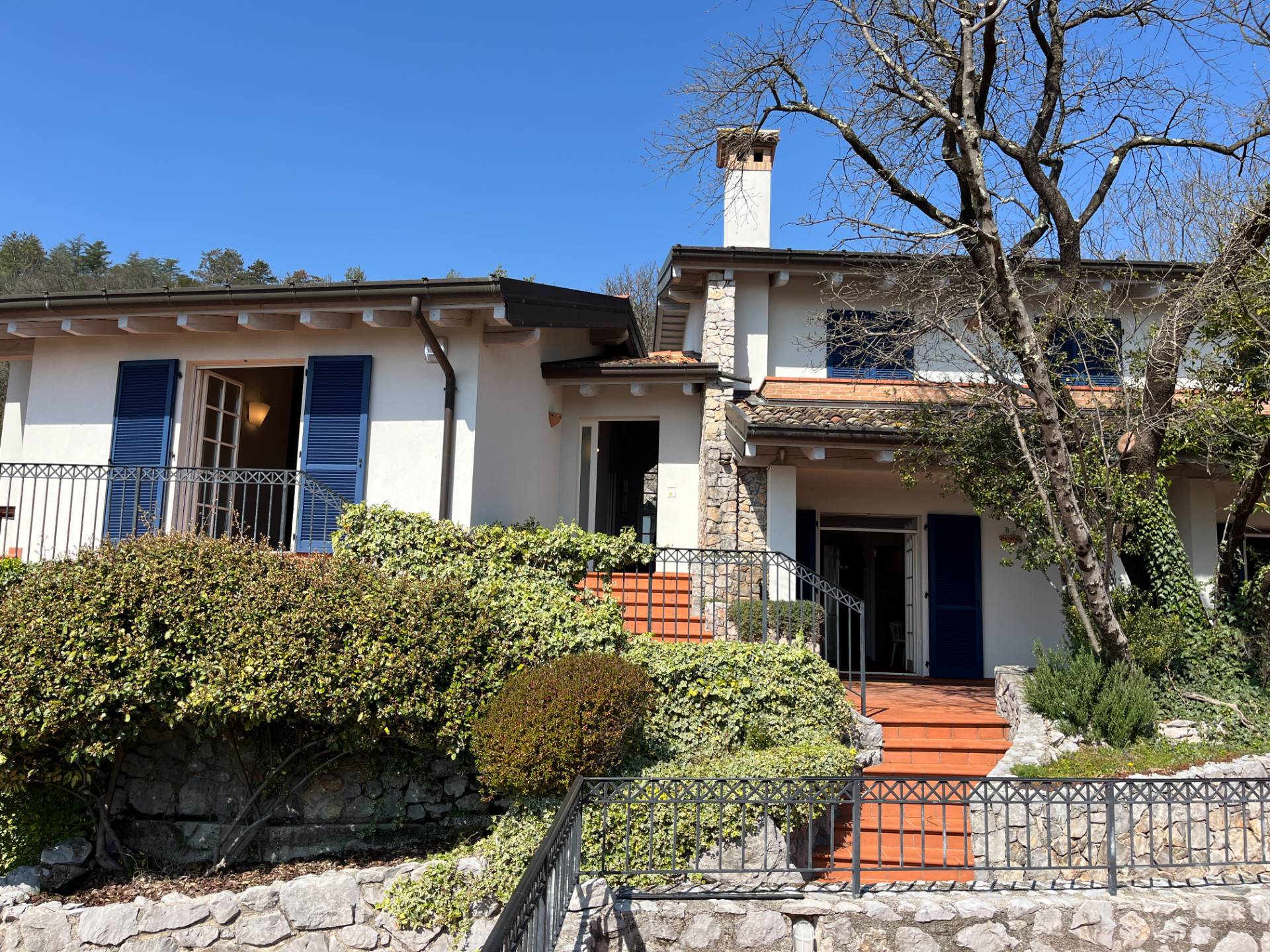 Villa in vendita a Medea