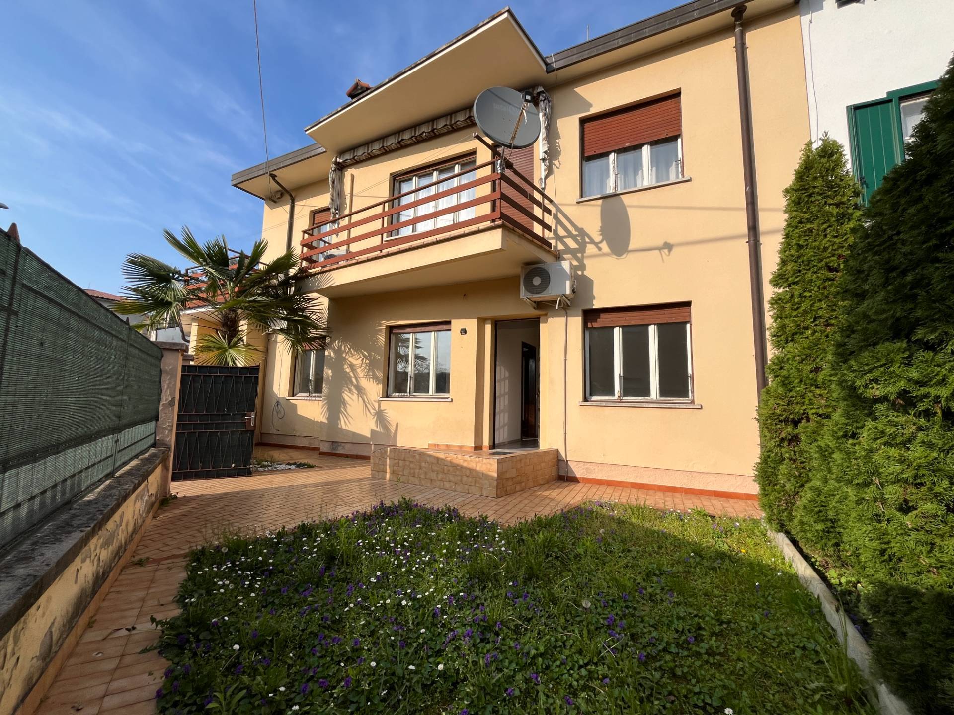 Bifamiliare in vendita a Gorizia