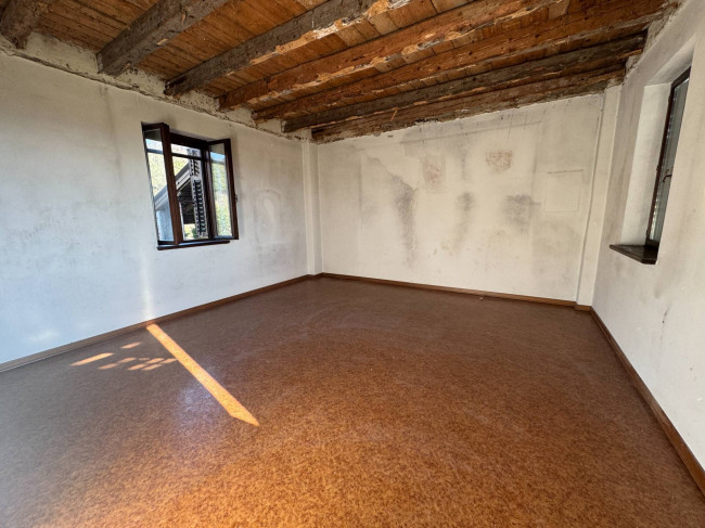 Stabile intero in vendita a Gorizia