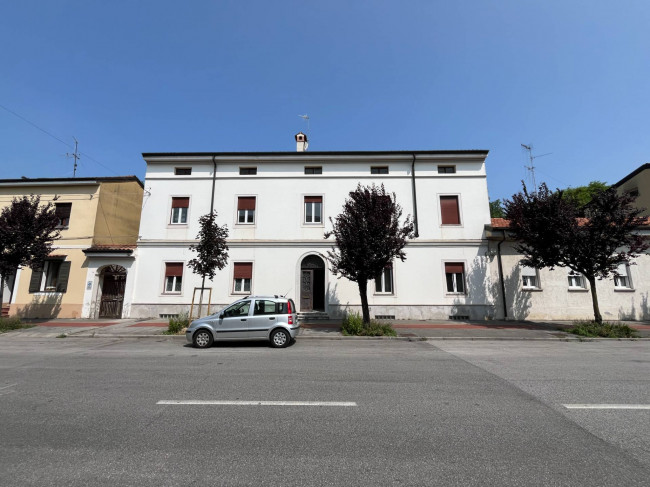 Stabile intero in vendita a Gorizia