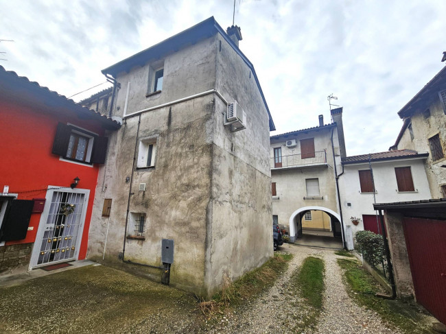 Casa in linea in vendita a Cormons