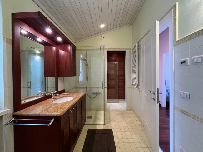 Villa in vendita a Medea