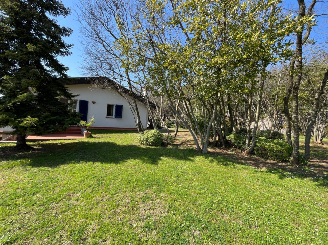 Villa in vendita a Medea