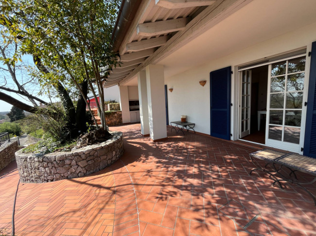 Villa in vendita a Medea