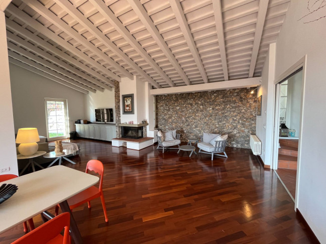 Villa in vendita a Medea