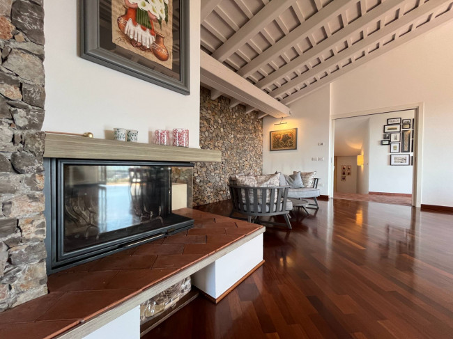 Villa in vendita a Medea