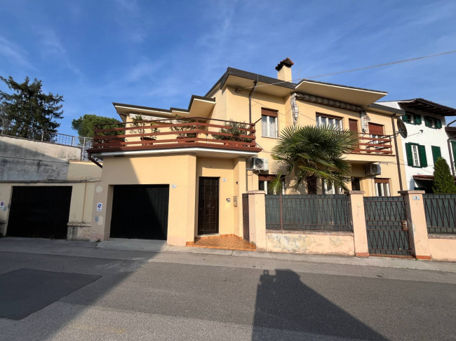 Bifamiliare in vendita a Gorizia