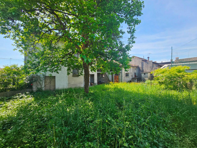 Casa in linea in vendita a Capriva del Friuli