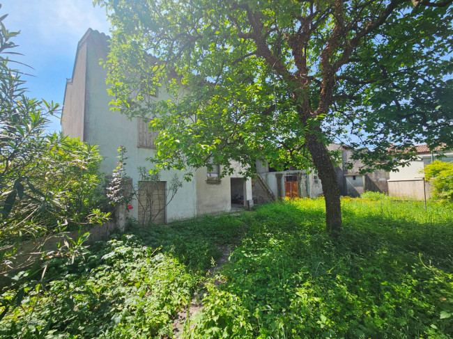 Casa in linea in vendita a Capriva del Friuli
