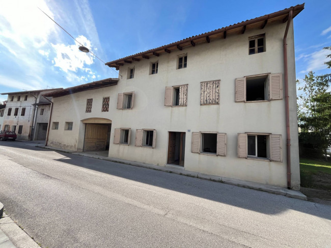 Casa in linea in vendita a Capriva del Friuli