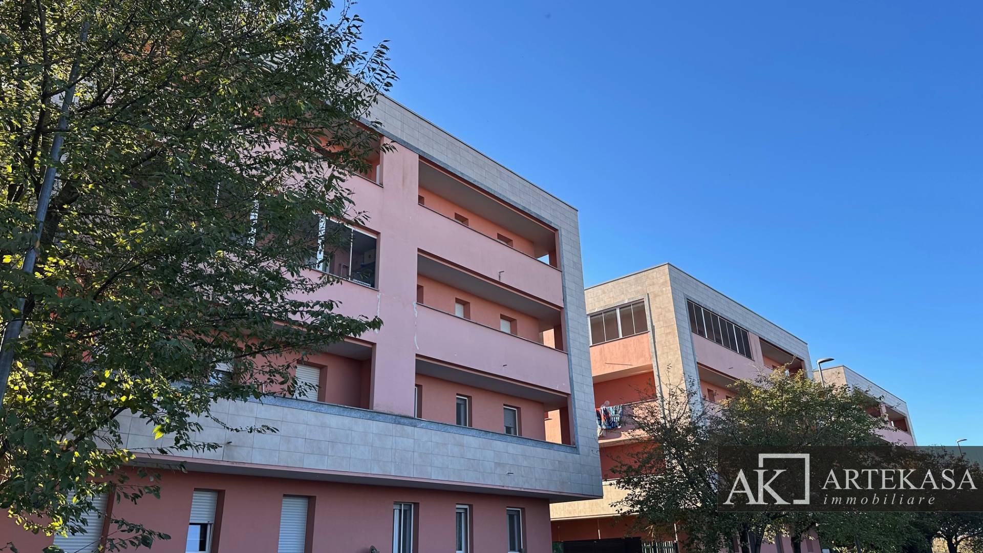 3 LOCALI in vendita a Trecate