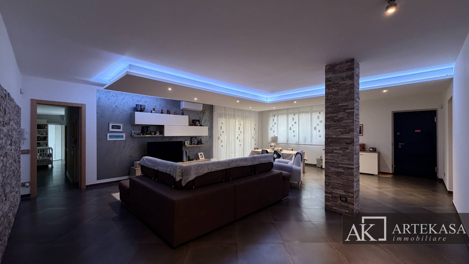 4 LOCALI in vendita a Novara