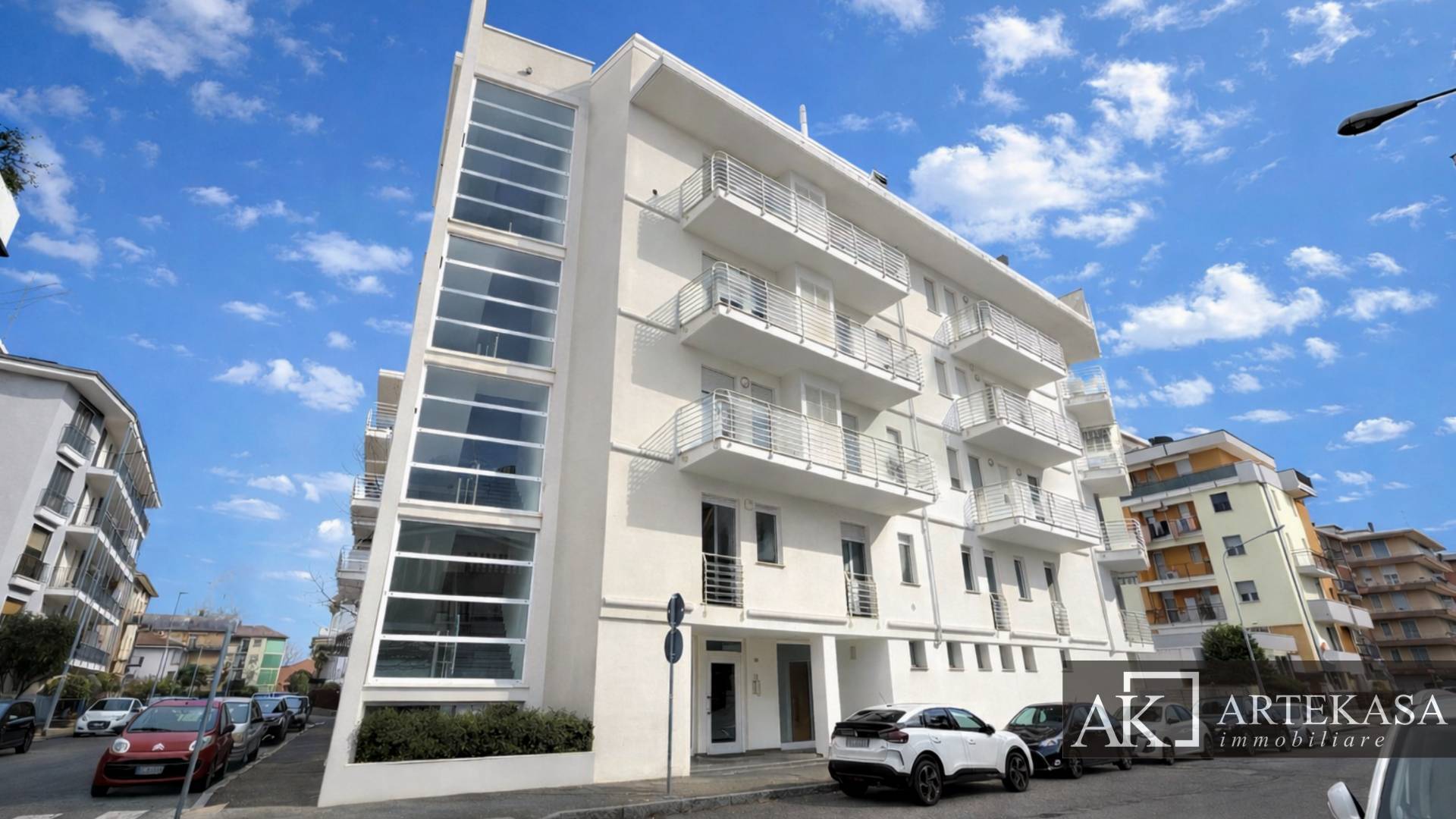 3 LOCALI in vendita a Novara