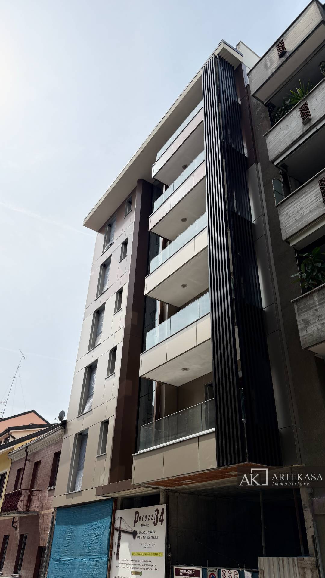 3 LOCALI in vendita a Novara