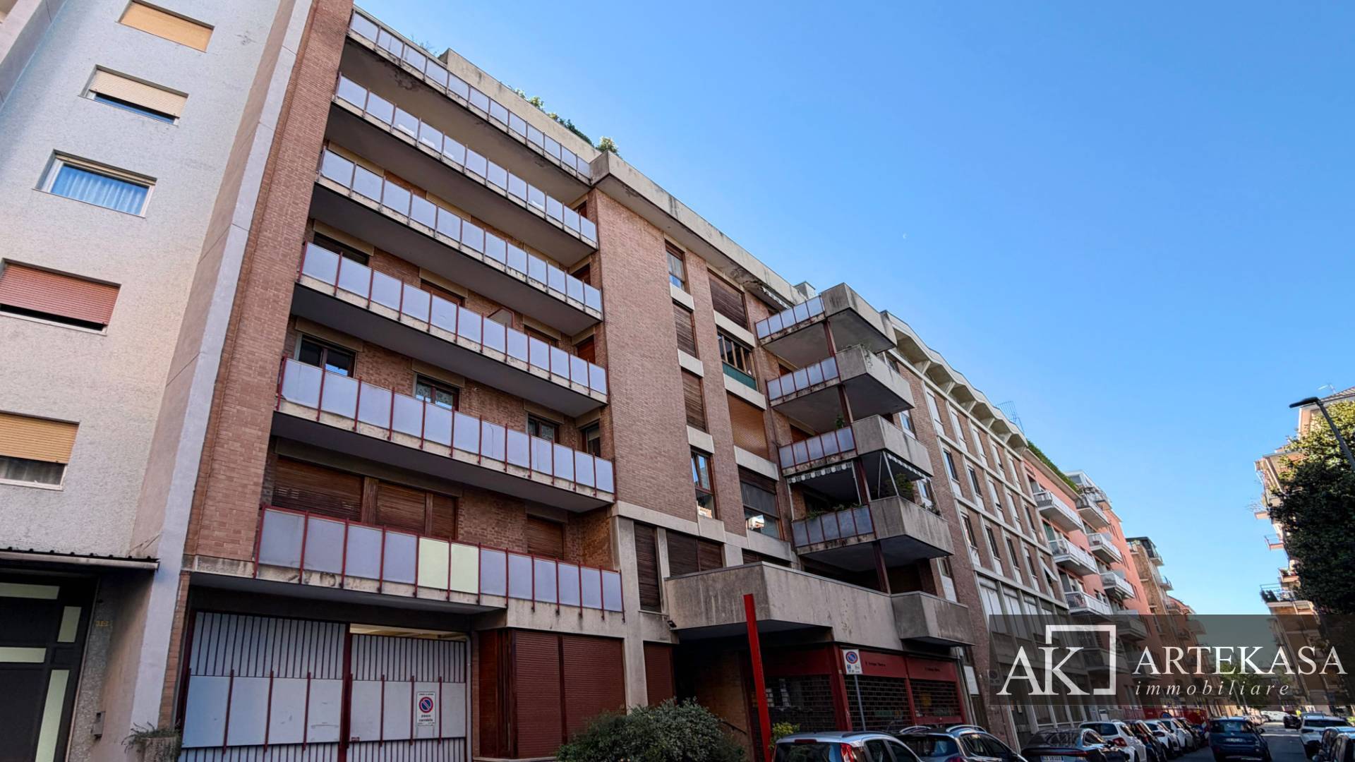 3 LOCALI in vendita a Novara