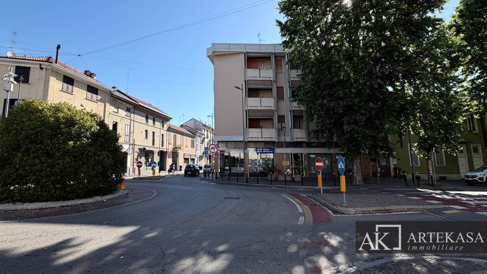 3 LOCALI in vendita a Trecate