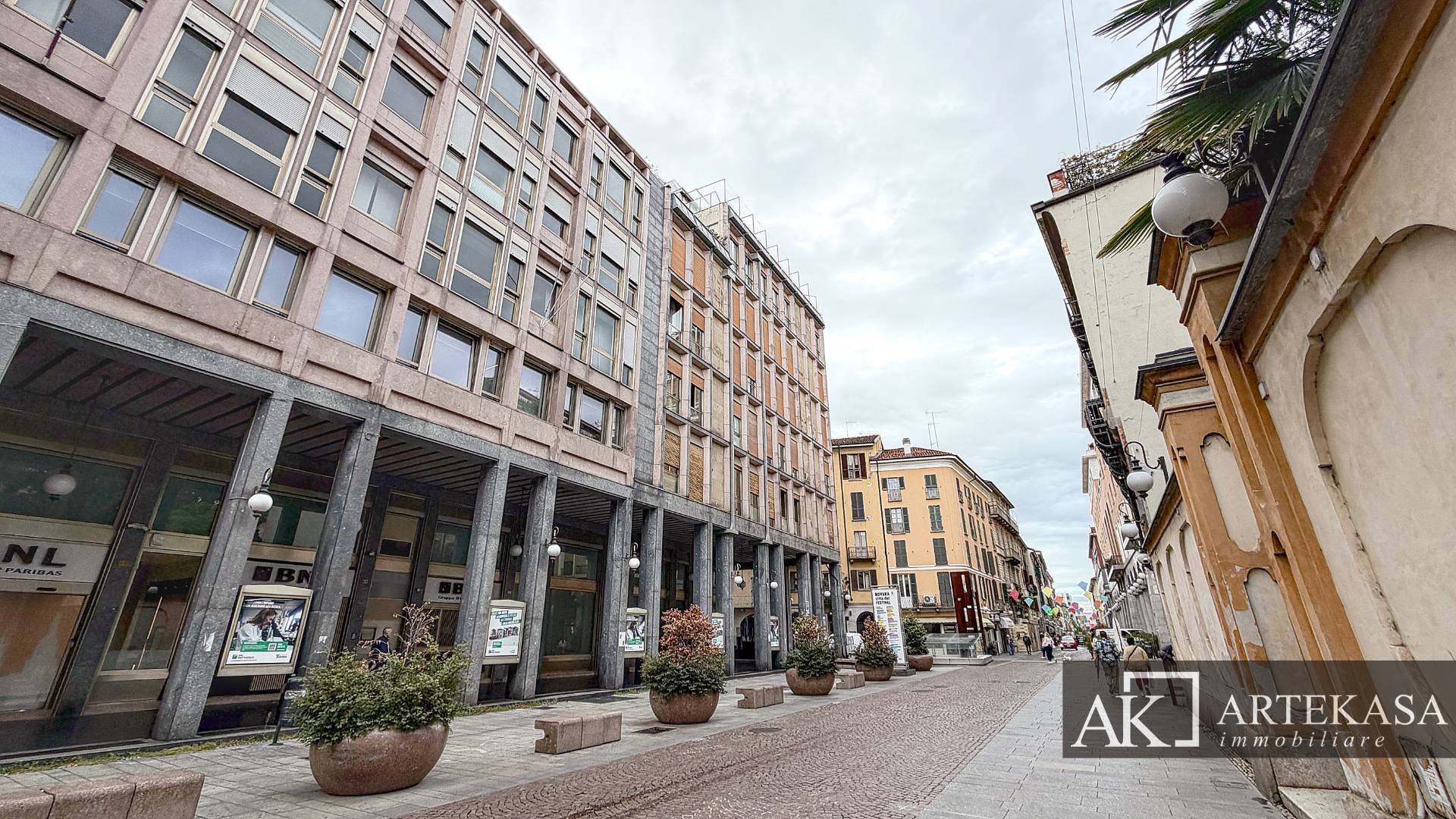 4 LOCALI in vendita a Novara