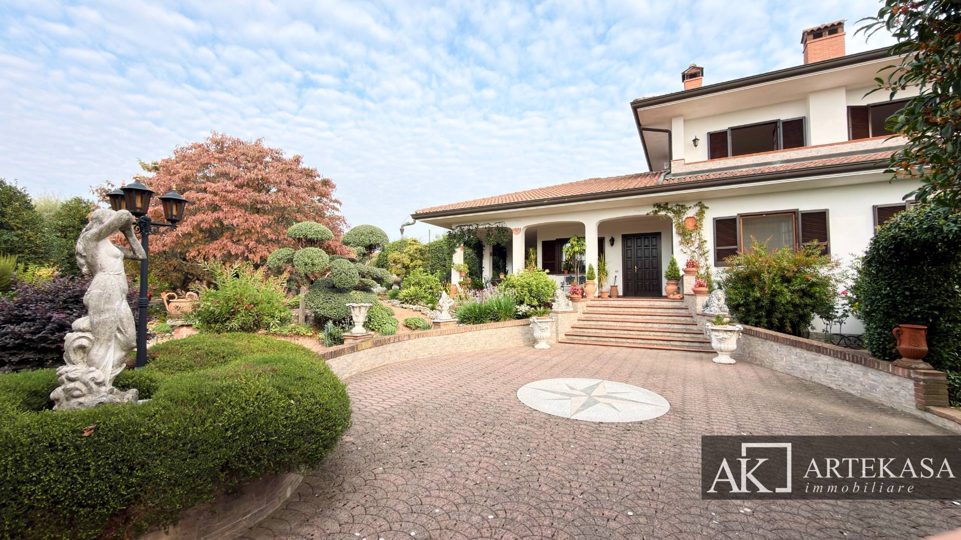 Villa bifamiliare in vendita a Pombia