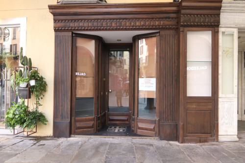 Negozio in vendita a Novara