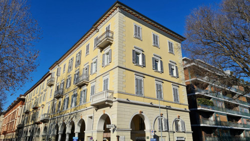 4 rooms for rent in Novara