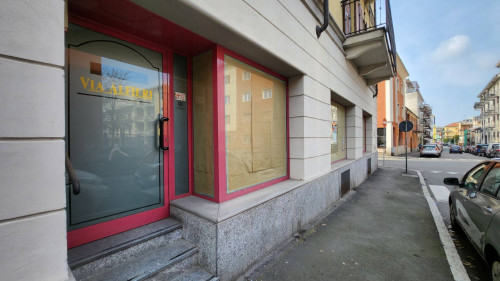 Negozio in vendita a Novara