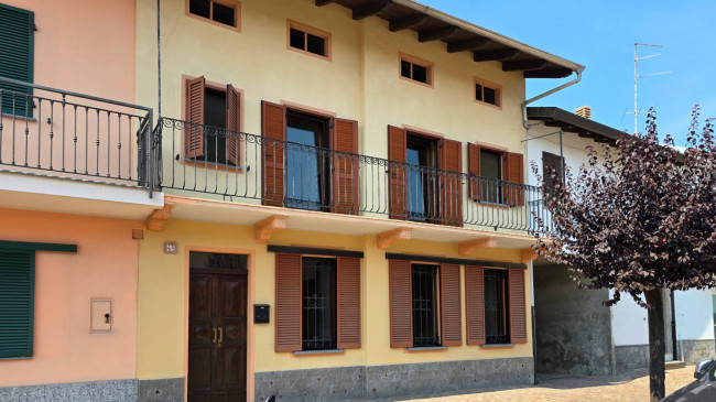 casa indipendente in vendita a Biandrate