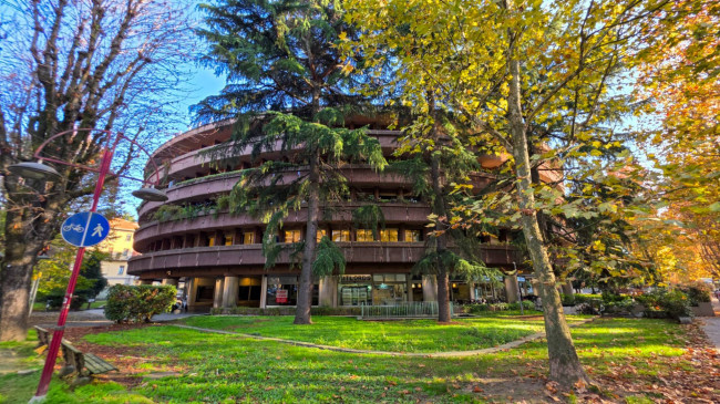 3 LOCALI in vendita a Novara