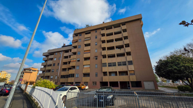 3 LOCALI in vendita a Novara