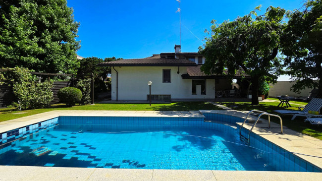 Villa in vendita a Novara