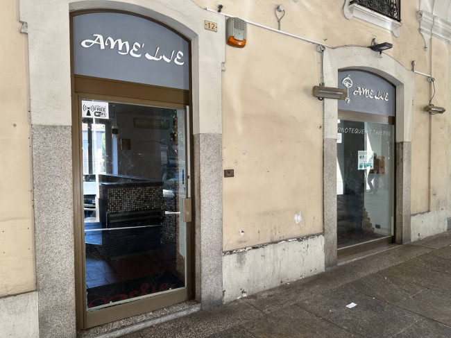 Shop for rent in Novara