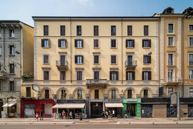 OLTRE 5 LOCALI in vendita a Milano