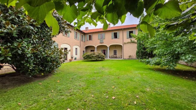 Villa in vendita a Pombia