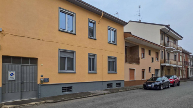 Villa bifamiliare in vendita a Novara