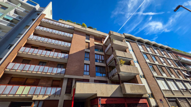 5 LOCALI in vendita a Novara