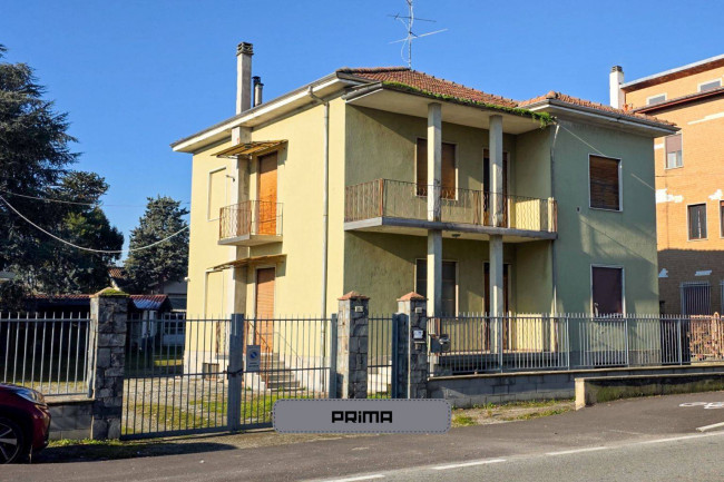 Villa bifamiliare in vendita a Novara