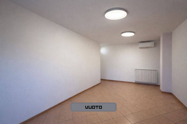 3 LOCALI in vendita a Novara