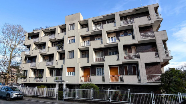 3 Rooms for sale in Novara