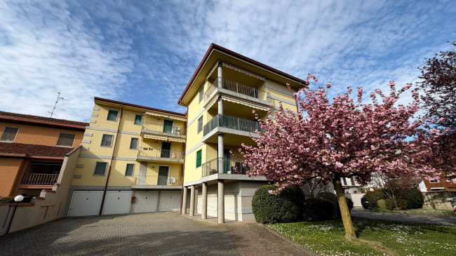 3 LOCALI in vendita a Novara