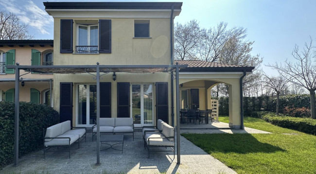 Villa in vendita a Bogogno