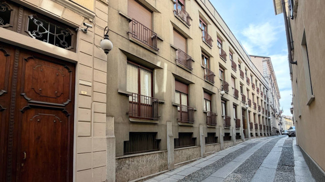 3 Rooms for sale in Novara