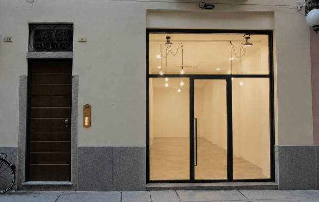 Shop for rent in Novara