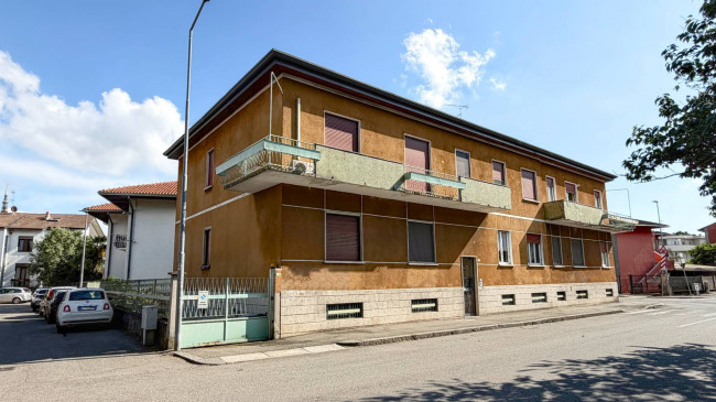 3 LOCALI in vendita a Novara