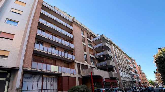 3 LOCALI in vendita a Novara