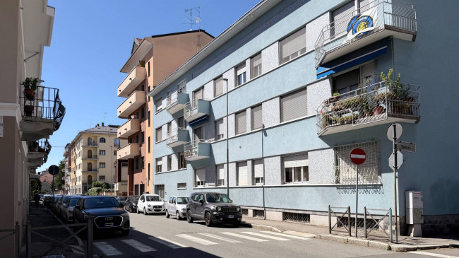 3 LOCALI in vendita a Novara