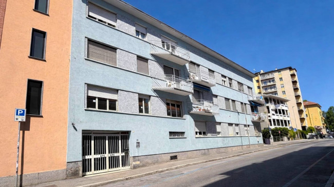 3 Rooms for sale in Novara